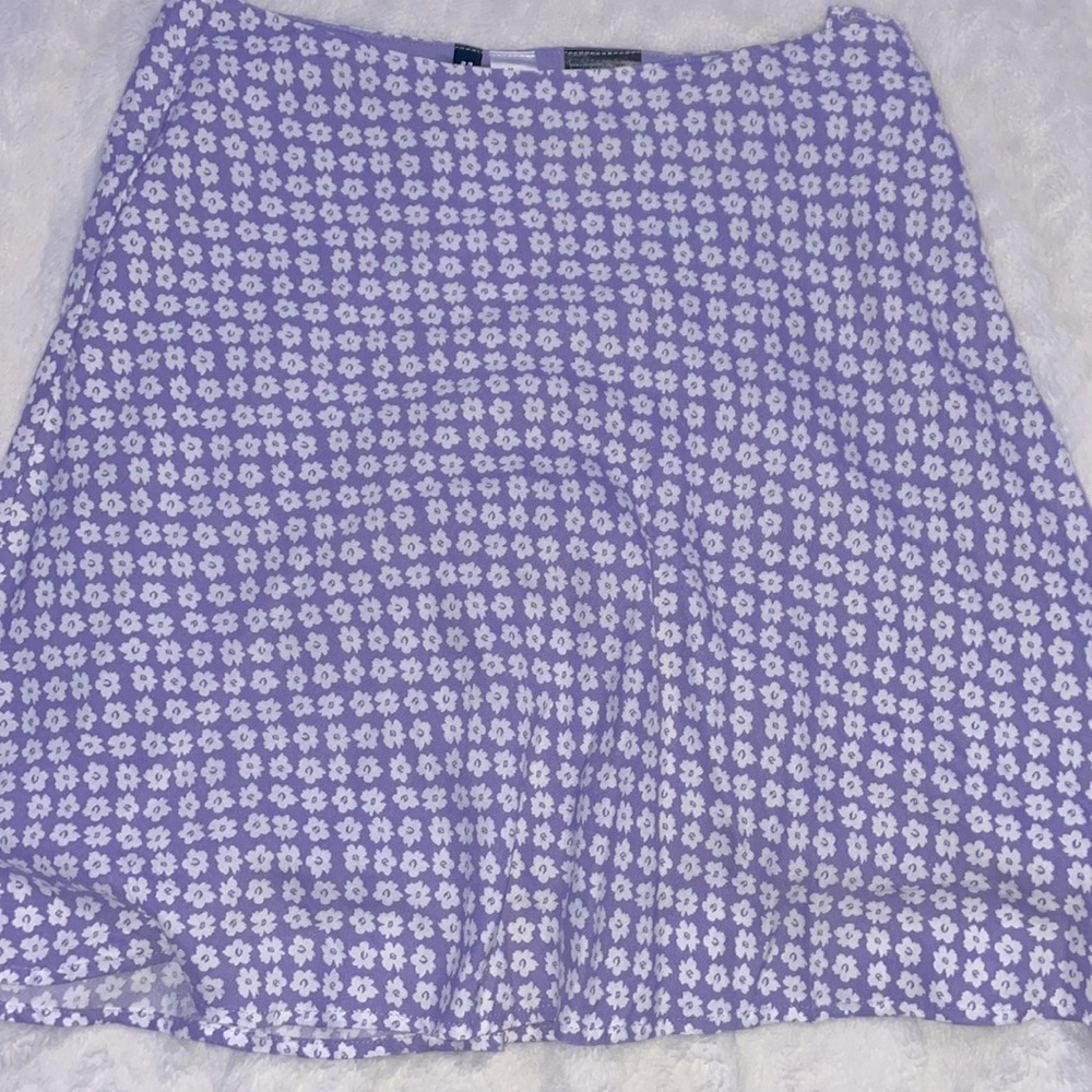 Size- 6 Color- light, purple and white flowers - Picture 1 of 2